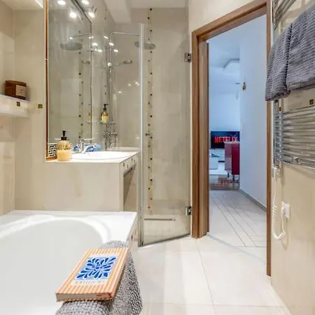 Relaxing Spacious Balcony Super Near Opera Apartment