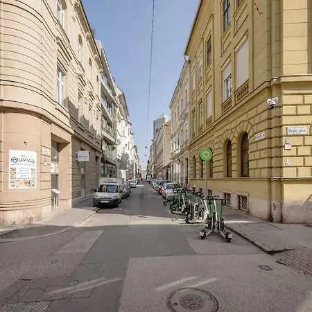Relaxing Spacious Balcony Super Near Opera Apartment *